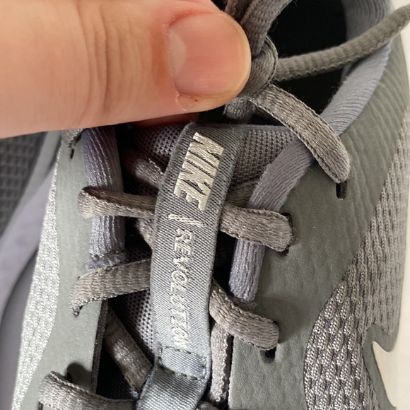 Nike Women Size 8 Gray Revolution Running Shoes - Picture 2 of 9